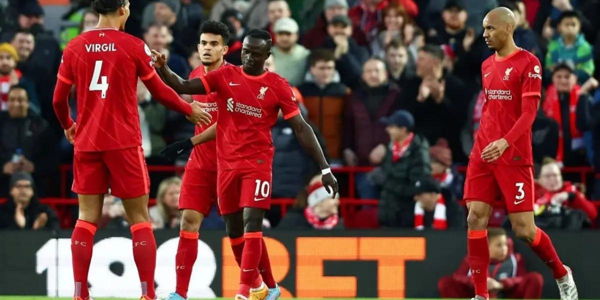 Liverpool held on with the 1-0 lead from the 27th minute onwards, despite West Ham's continuous chances.