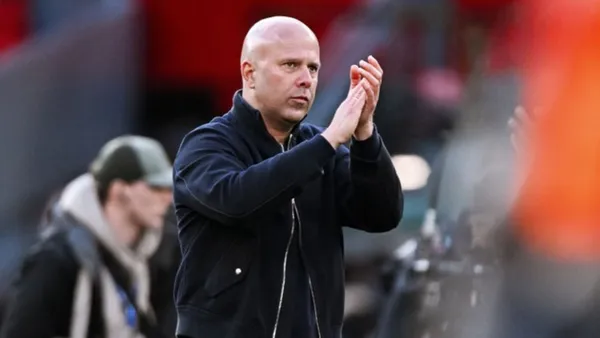 Arne Slot reveals that one of his defender could not play against Galatasaray