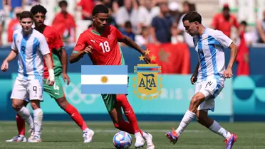 Argentina's Santiago Hezze and Morocco's Amir Richardson battle for the ball in the Paris Games 2024. (Source: REUTERS)