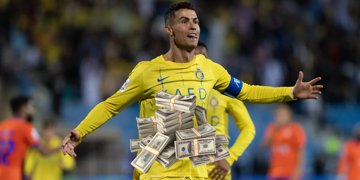 Cristiano Ronaldo celebrates his goal with Al Nassr while a stack of money is in the middle. (Source: GOATTWORLD)