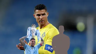 Cristiano Ronaldo claps with an Al Nassr jersey on as Ederson lifts the Premier League trophy and the mystery player is next to him. (Source: Getty Images, X)