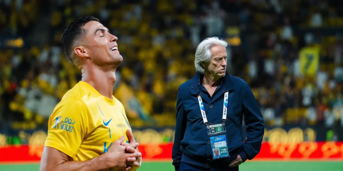 Cristiano Ronaldo does the sleep celebration wearing an Al Nassr shirt while Jorge Jesus looks serious.