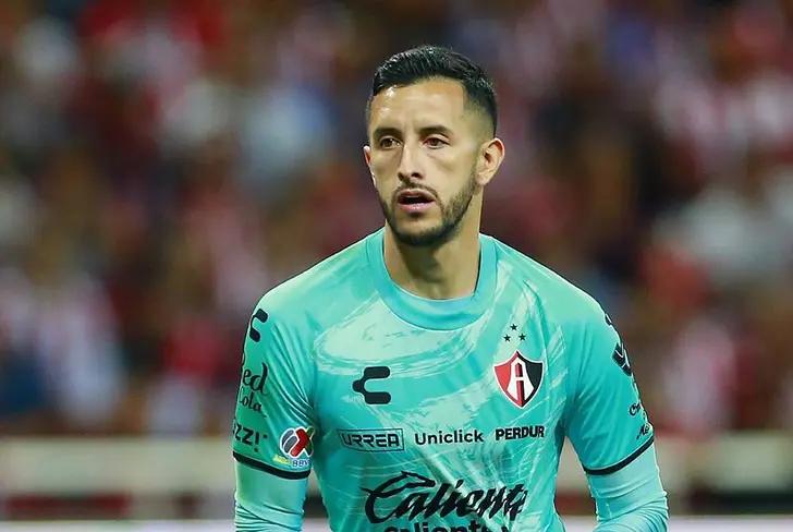 Camilo Vargas with the Atlas jersey. (Source: Marca.com)