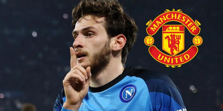 They are not only going for the jewel of Naples, the two cards that Manchester United is looking for in Italy