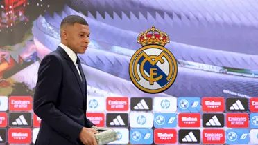 Kylian Mbappé walks with a suit to the press conference with the Real Madrid badge next to him. (Source: KM10 Zone X)