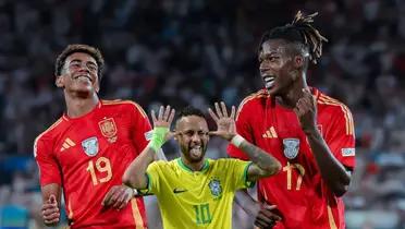 Lamine Yamal and Nico Williams celebrate together with the Spanish national team as Neymar celebrates with the Brazil jersey. (Source: IBZBLUE X, Getty Images))