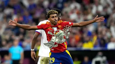 Lamine Yamal celebrates his goal against France in EURO 2024 while $100 bills are flying in the middle. (Source: AP)