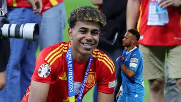 Lamine Yamal smiles after winning the EUROS with Spain while Neymar celebrates a goal with Al Hilal. (Source: Barca Universal X, Team Neymar X)