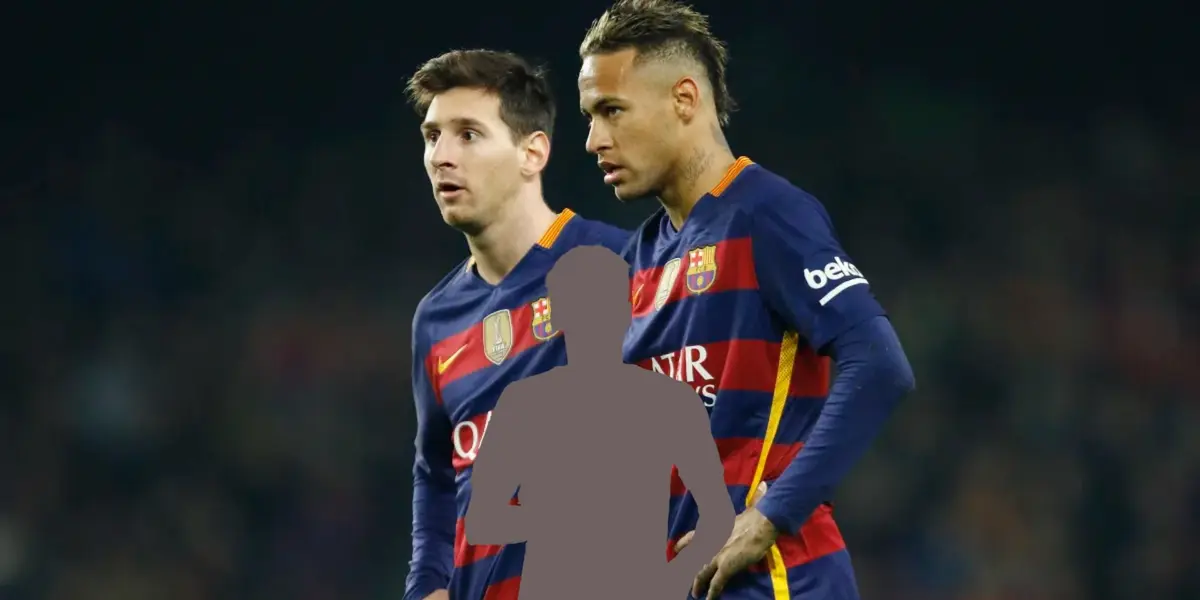 Lionel Messi and Neymar looking at the pitch during their time at FC Barcelona in 2016.