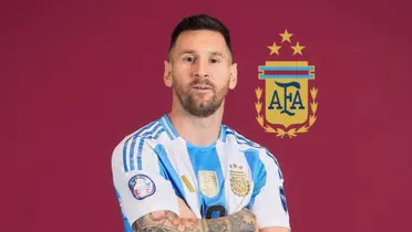 Lionel Messi poses for a picture with the Argentina jersey on and the Argentina national team badge is next to him. (Source: Copa America X)