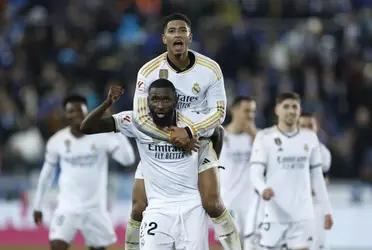 Real Madrid celebrates the victory in the Spanish League in the match against Deportivo Alavés at the Mendizorroza stadium in Vitoria-Gasteiz, Spain.