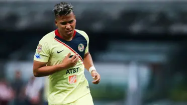 Roger Martinez playing with the Club America jersey. 