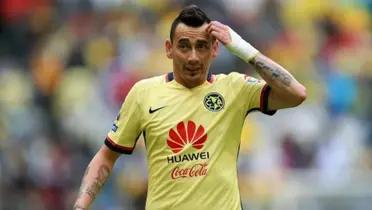 Rubens Sambueza wearing the Club America jersey.