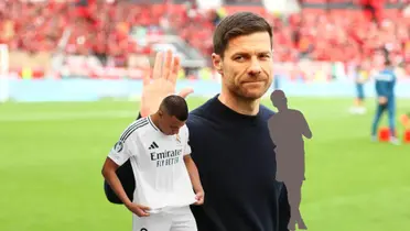 Xabi Alonso waves to the crowd as Kylian Mbappé looks at his Real Madrid jersey while a mystery player is next to him. (Source: GTRES)