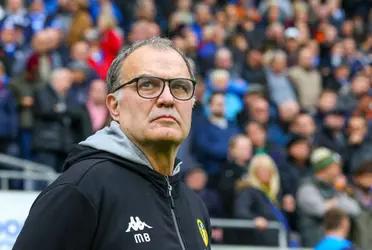 11The Mexican national team is considering the idea of stripping Gerardo Martino from his position, with the possibility that Marcelo Bielsa will enter his replacement.