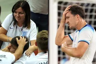 “Abuse is a disgrace”, says Maguire’s mother after the harsh criticism against her son.