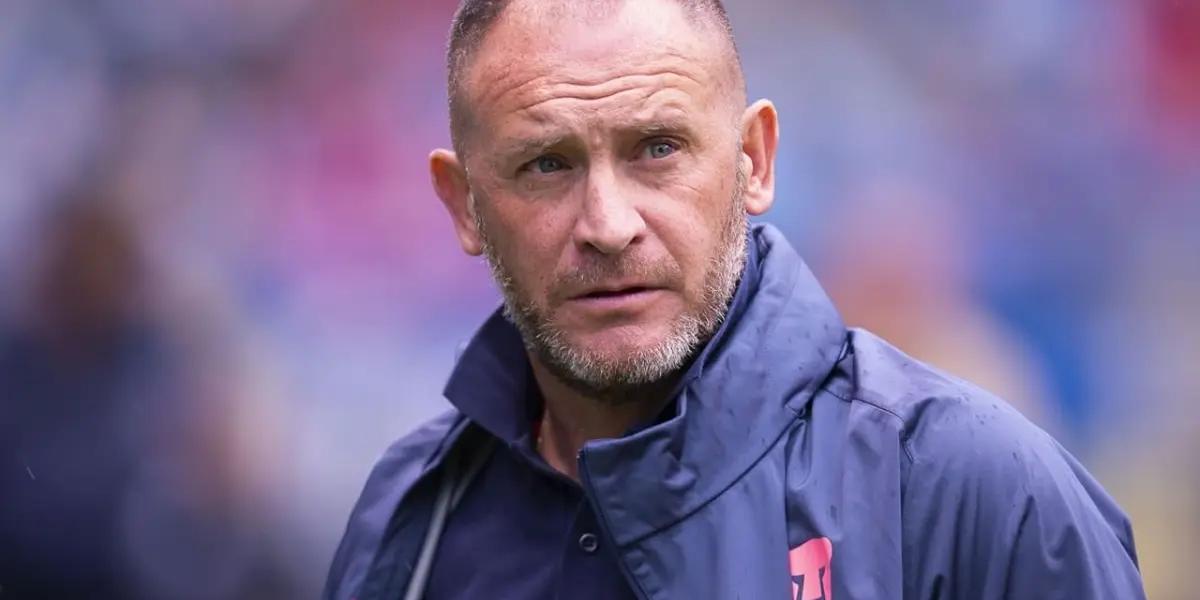 After two defeats in a row in a week and of such importance, it is difficult for the coach to assimilate.