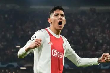 Ajax beat PSV to take the top spot in the Eredivisie.