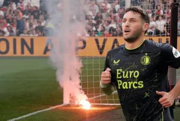 Ajax’s fans couldn’t stand their team loss and they provoke a mass riot in stadium