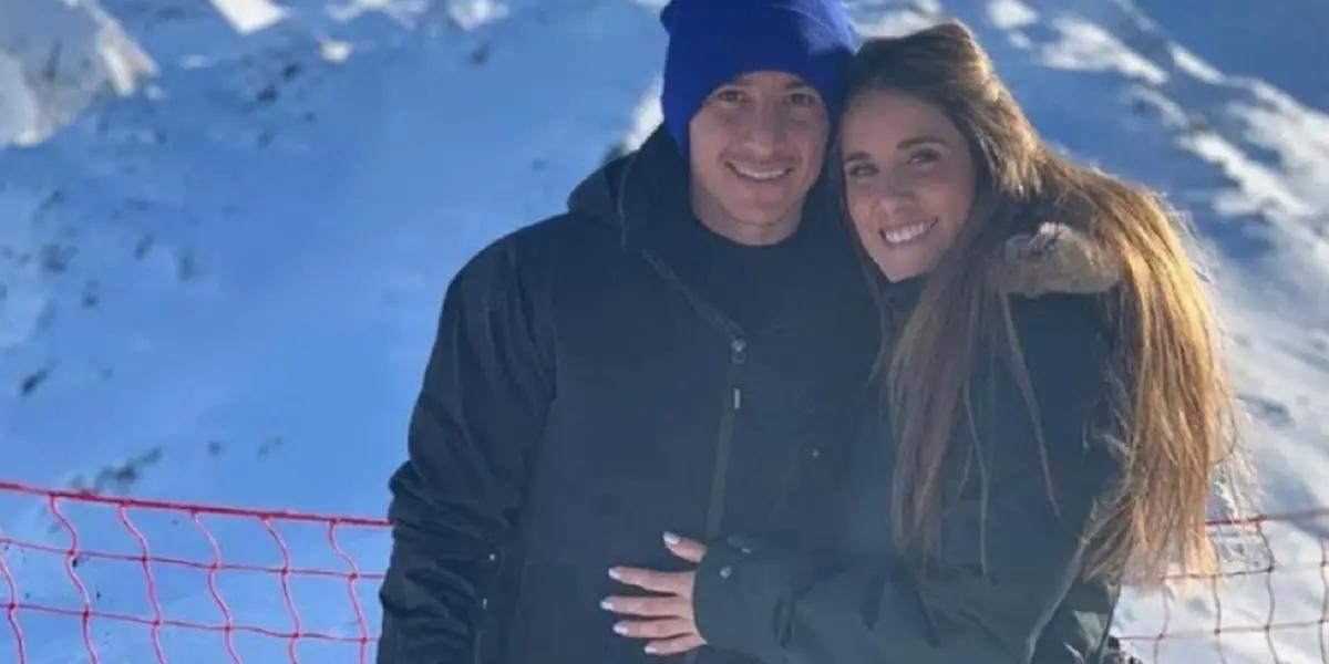 Andrés Guardado and Sandra de la Vega together manage the foundation of the Betis player.