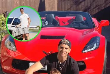 Both goalkeepers are fans of top-level and high-end cars.