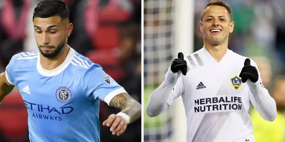 Both players even collided in a play that was called as a foul on "Chicharito", but so far neither has managed to open the scoring.