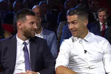 Cristiano Ronaldo arrived at Manchester United and took the spotlight at the end of the transfer market. But Lionel Messi had his moment recently, here are the numbers of both.