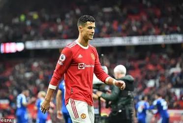 Cristiano Ronaldo started the match against Chelsea on the bench and he reacted angrily after the match by heading straight for the dressing room without shaking hands after the match.