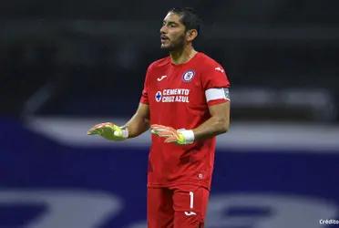 Cruz Azul goalkeeper José de Jesús Corona has been out of action for the Blues since July due to a finger fracture. How was his surgery and when is he expected to return to action?