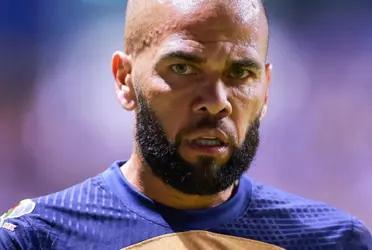 Dani Alves is not going through his best moment.