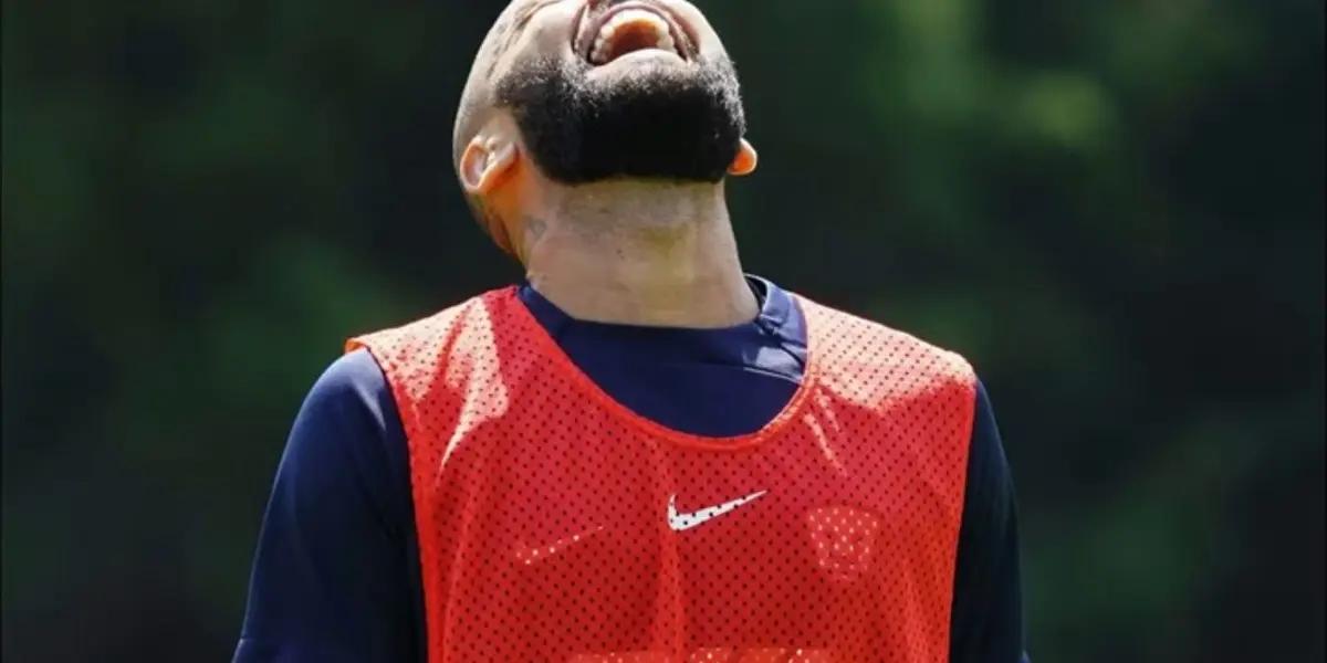 Dani Alves lauds his ex-teammates but has a preference for one over the other.