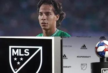 Diego Lainez does not have a club and the MLS is one of his options