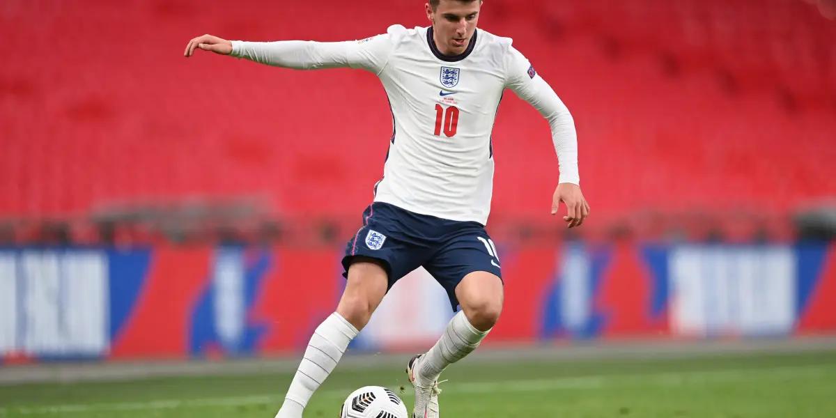 Discover everything you want to know about Mason Mount: his current girlfriend or wife, his salary and his tattoos. Find out what house the English attacking midfielder lives in and have a look at his cars!