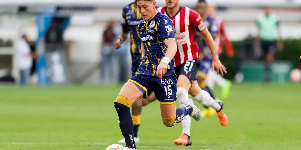Facundo Waller's solitary goal gave Chivas a 1-0 win over Guadalajara, and the Rebaño Sagrado is now out of the playoff zone.