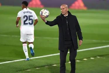 Football takes many turns and at this point anything can happen. There are rumors that the French coach is learning English and everything indicates that he will be Manchester United's new manager.