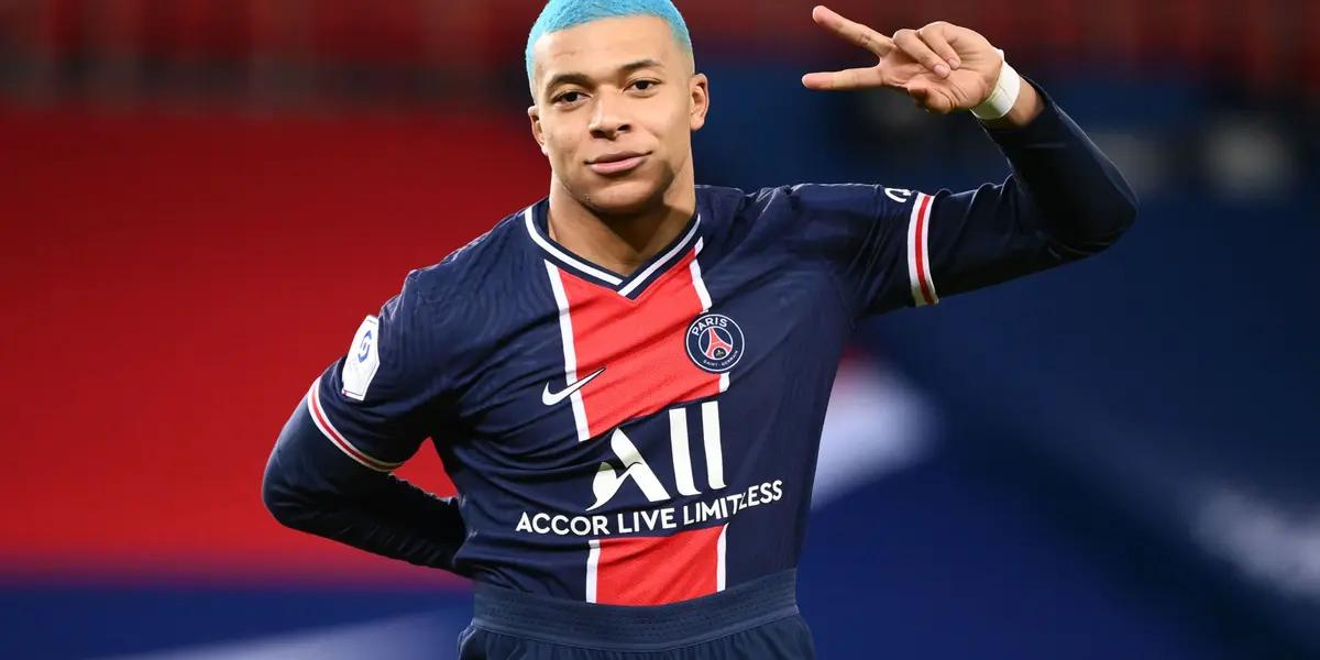 France forward, Kylian Mbappe might be on the verge of leaving PSG after the 21-year-old is stalling on extending his current contract beyond 2022. The club is willing to increase Mbappe's wages to £403,000 to make the prolific forward stay at the club.