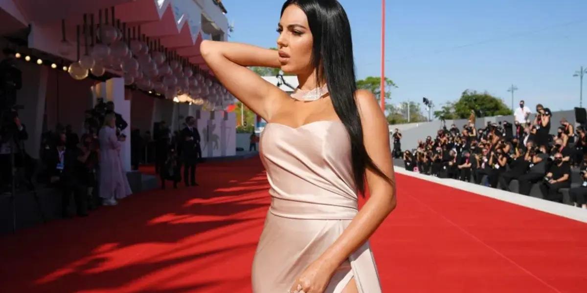 Georgina Rodriguez enjoys her workout routine, Cristiano Ronaldo's girlfriend surprises with her workout.