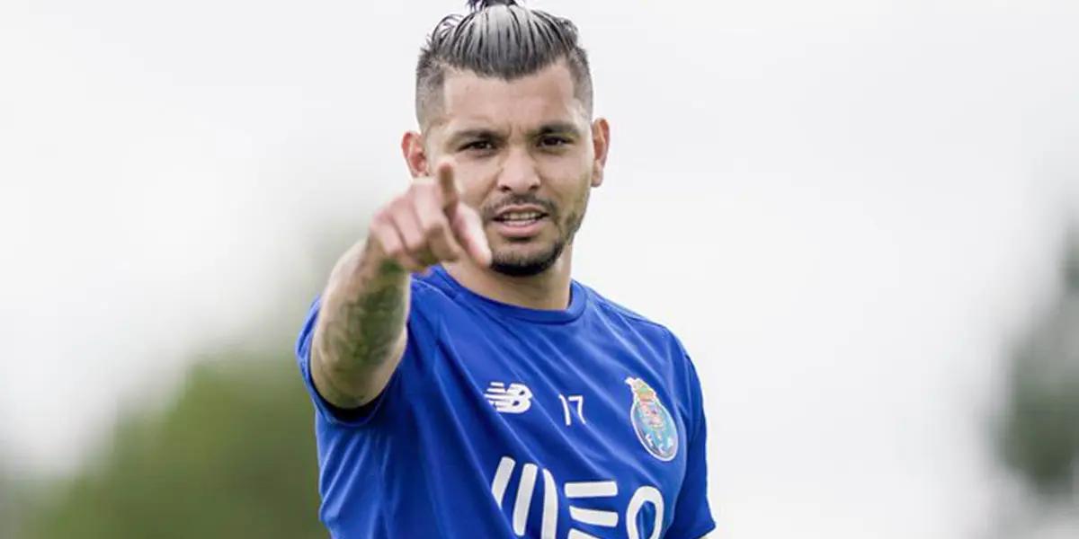 Get to know all the details of Tecatito Corona and the teams he has played for.