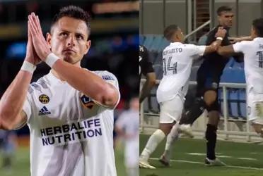 Guillermo Barros Schelotto's team has a duel of egos and this time it involved Chicharito Hernandez with a player from the coach's wing.