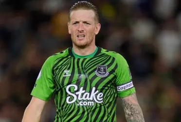 He plays in England and is a fundamental part of his team