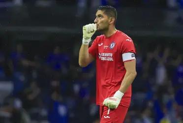 He would resign playing for El Tri to back up Guillermo Ochoa