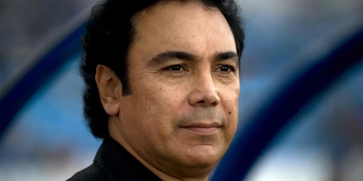 Hugo Sanchez, currently a commentator on a sports channel, said that more support is given to the foreign coach than to the Mexican coach on the Mexican bench.