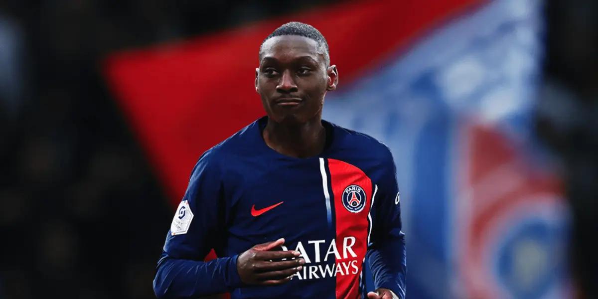 In the last day of transfers, PSG confirmed their new striker.