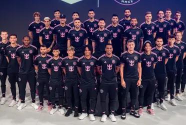 Inter Miami and Lionel Messi present a new jersey and in the process baptize a ship.