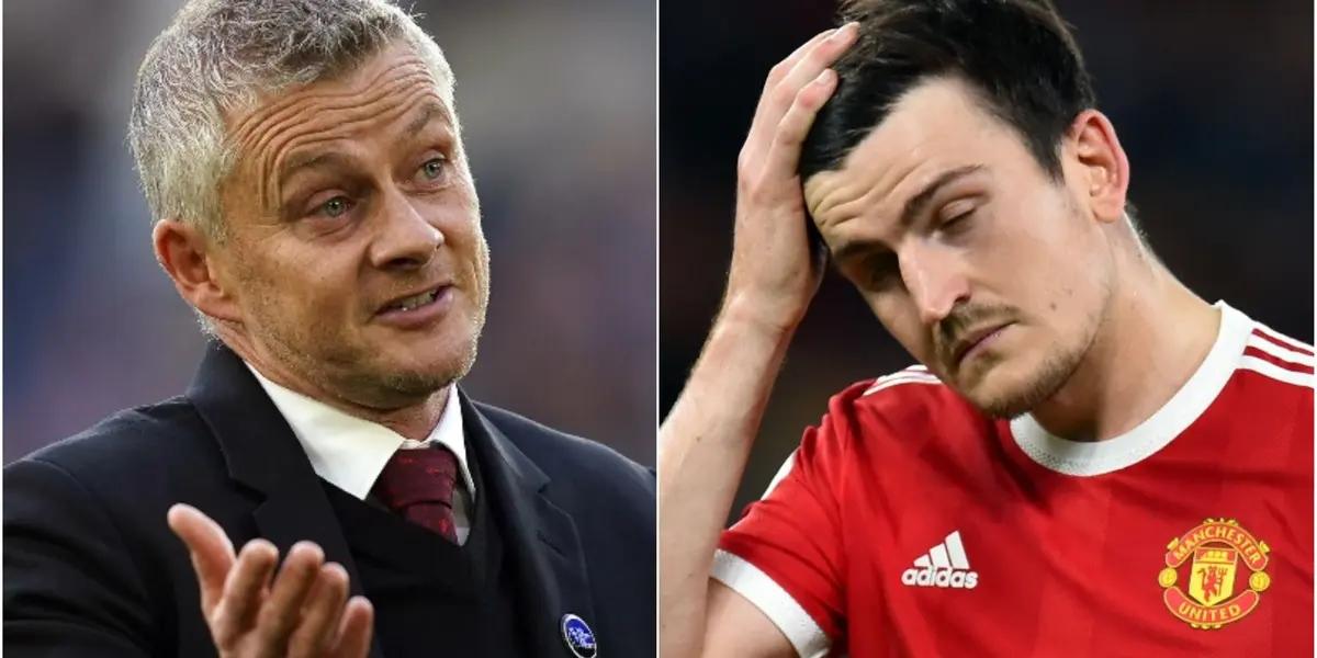 Is there a dressing room problem at Manchester United after the coach and captain disagree?