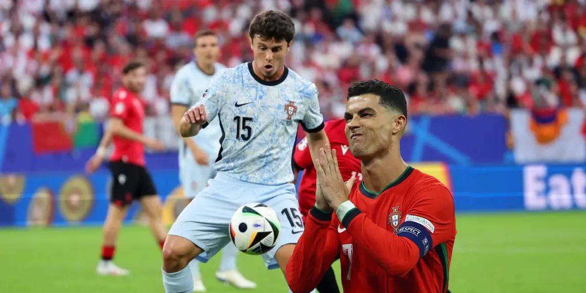 João Neves looks at the ball while Cristiano Ronaldo puts his hands together with the Portugal jersey on. (Source: Getty Images)