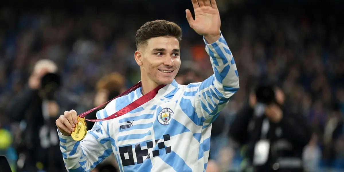 Julián Álvarez has offers from Real Madrid and FC Barcelona. Look at his position on whether or not to continue at Manchester City.