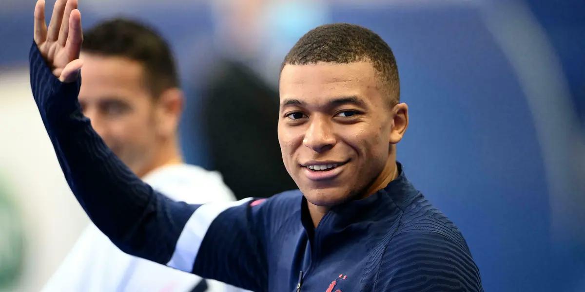 Kylian Mbappe will be aiming for his second international title in just 4 years playing for the French national team. Lionel Messi and Cristiano Roanldo have won just one international title each.