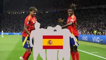Lamine Yamal and Nico Williams celebrate a Spain goal together while the Spanish flag is on three mystery legends. (Source: Mundo Deportivo X)