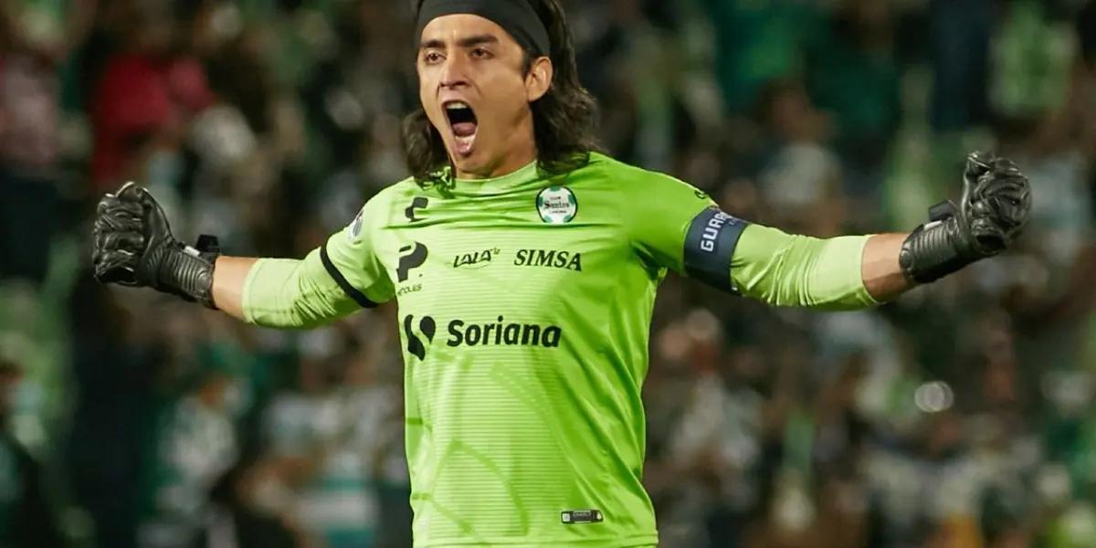 Lately, rumors about a move to Europe have been loudly heard about Carlos Acevedo´s Santos goalkeeper. We tell you all about the goalkeeper.